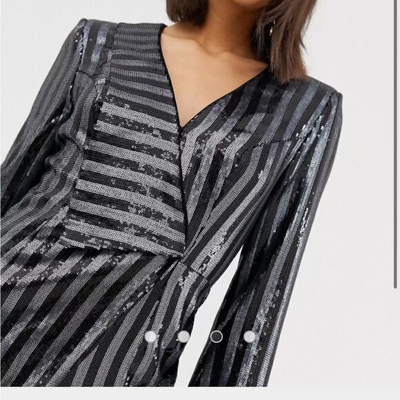 River Island Silver Stripe
Sequin Embellished tuxedo romper Sz 2/4 - Picture 6 of 7